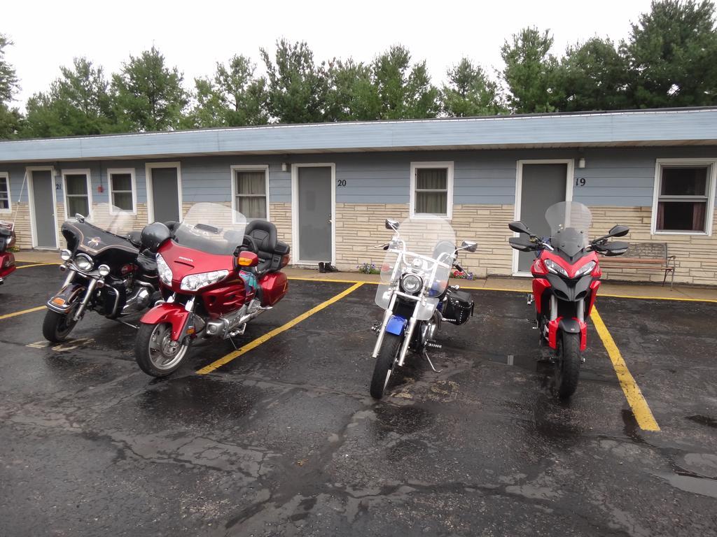Pine Ridge Motel Dodgeville Dış mekan fotoğraf