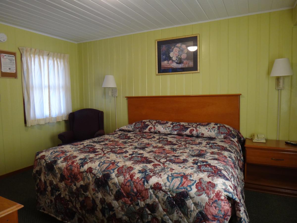 Pine Ridge Motel Dodgeville Dış mekan fotoğraf