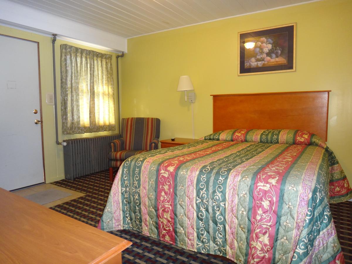 Pine Ridge Motel Dodgeville Dış mekan fotoğraf