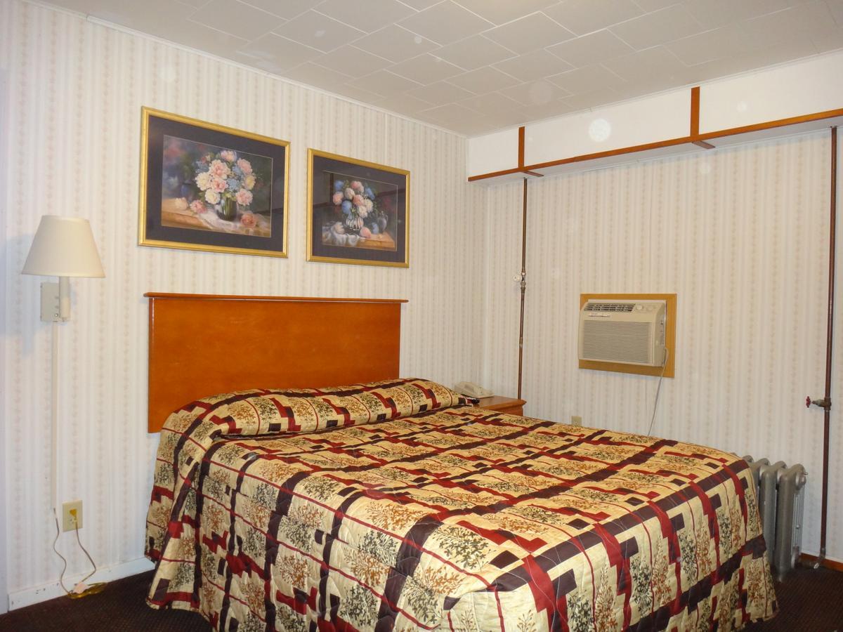 Pine Ridge Motel Dodgeville Dış mekan fotoğraf