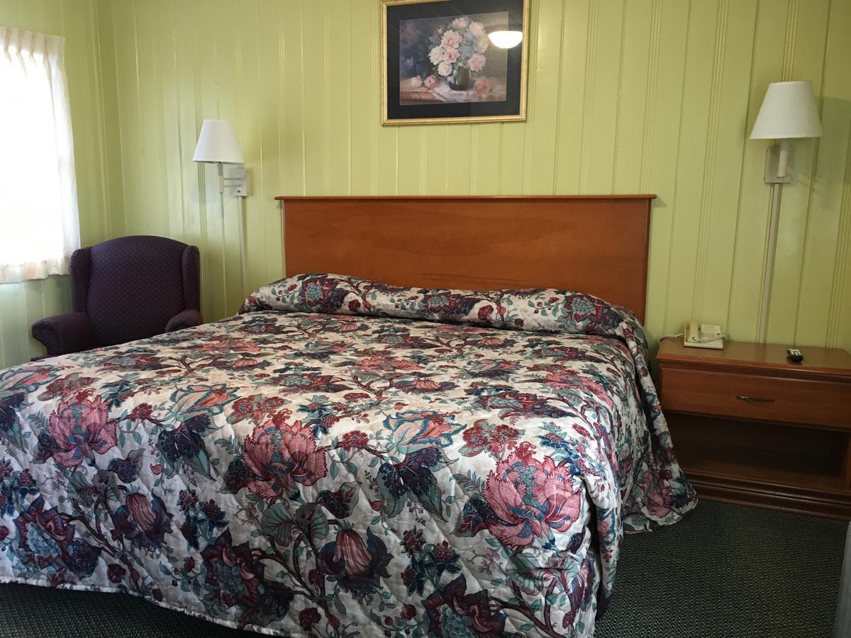 Pine Ridge Motel Dodgeville Dış mekan fotoğraf