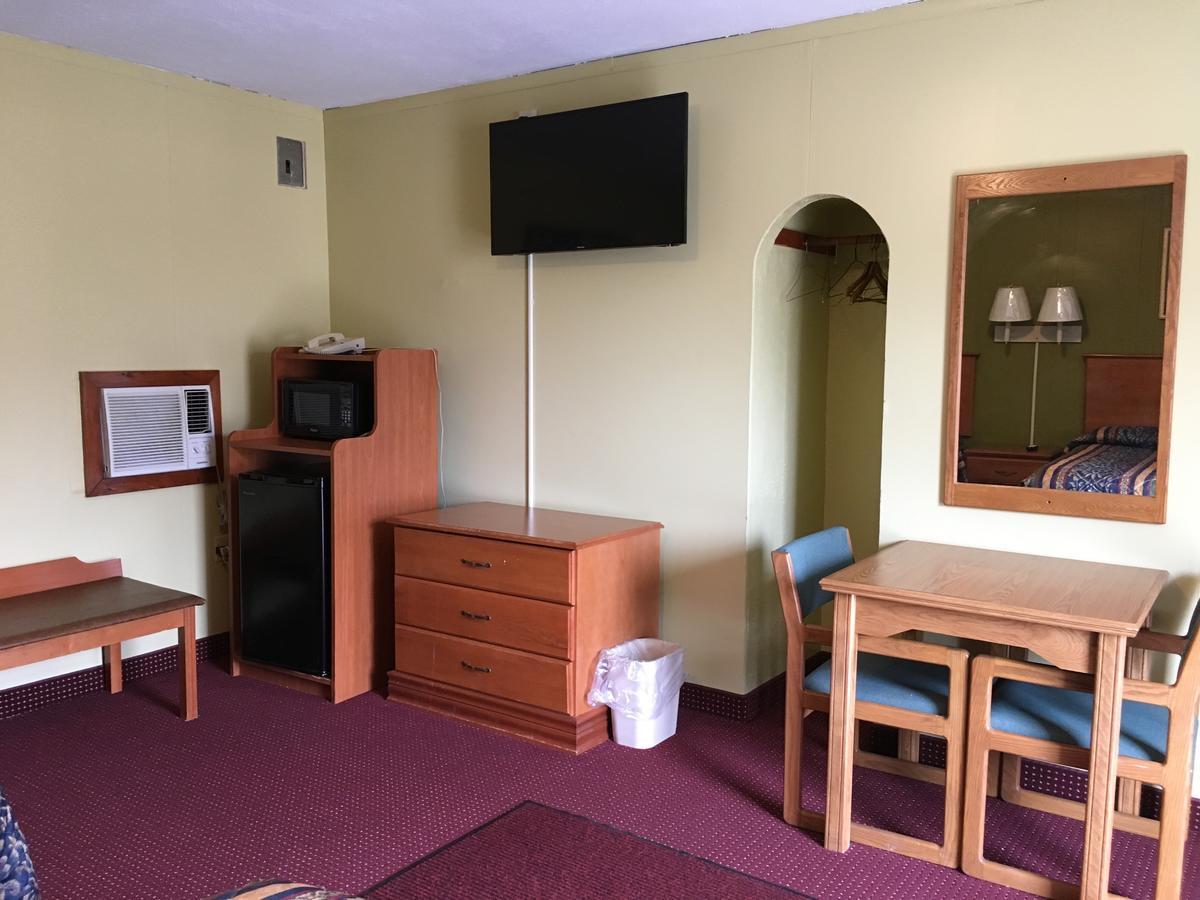 Pine Ridge Motel Dodgeville Dış mekan fotoğraf