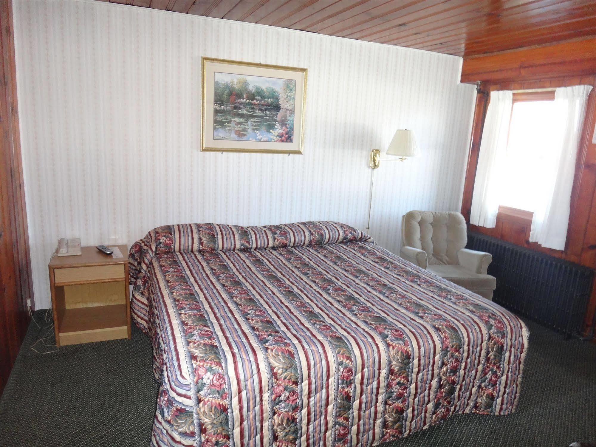 Pine Ridge Motel Dodgeville Dış mekan fotoğraf