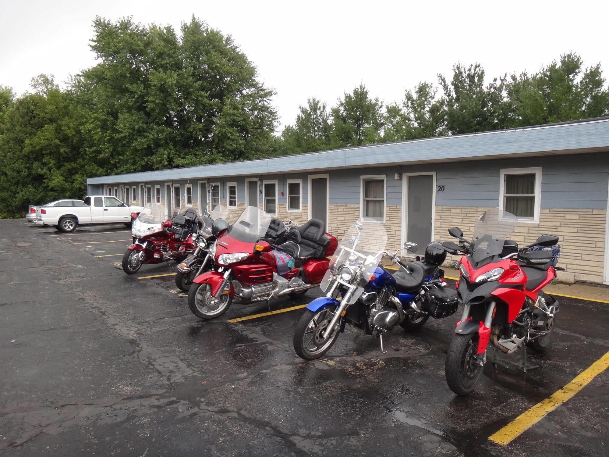 Pine Ridge Motel Dodgeville Dış mekan fotoğraf