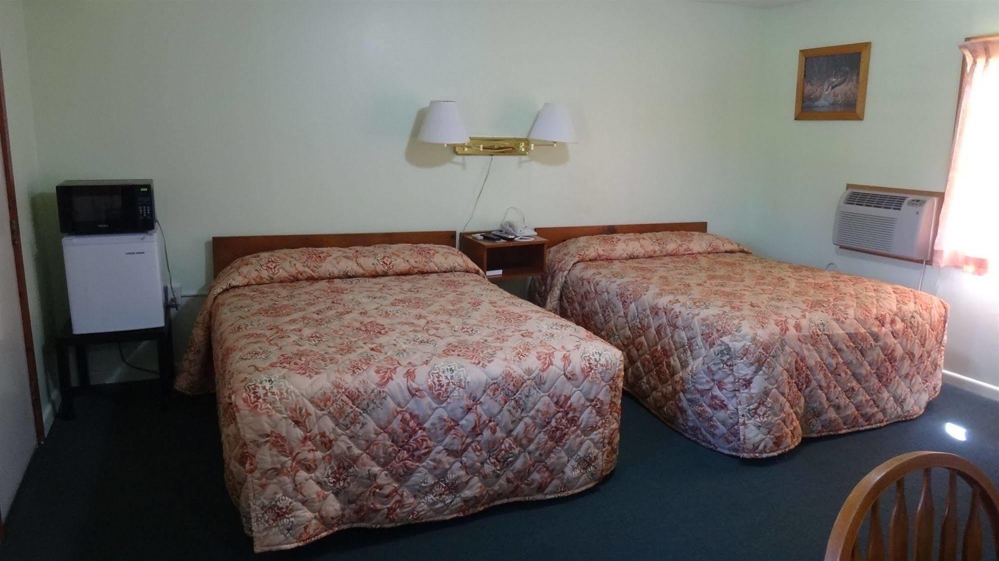 Pine Ridge Motel Dodgeville Dış mekan fotoğraf