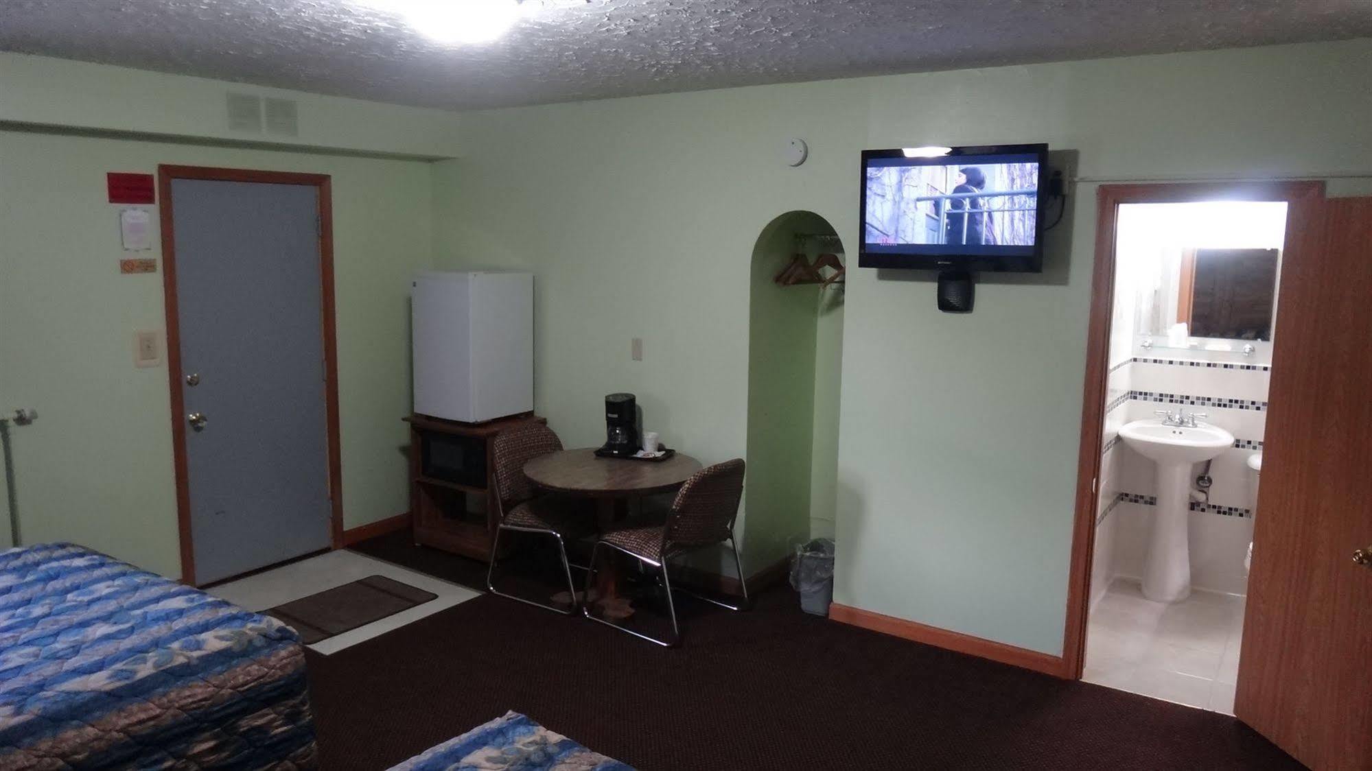Pine Ridge Motel Dodgeville Dış mekan fotoğraf