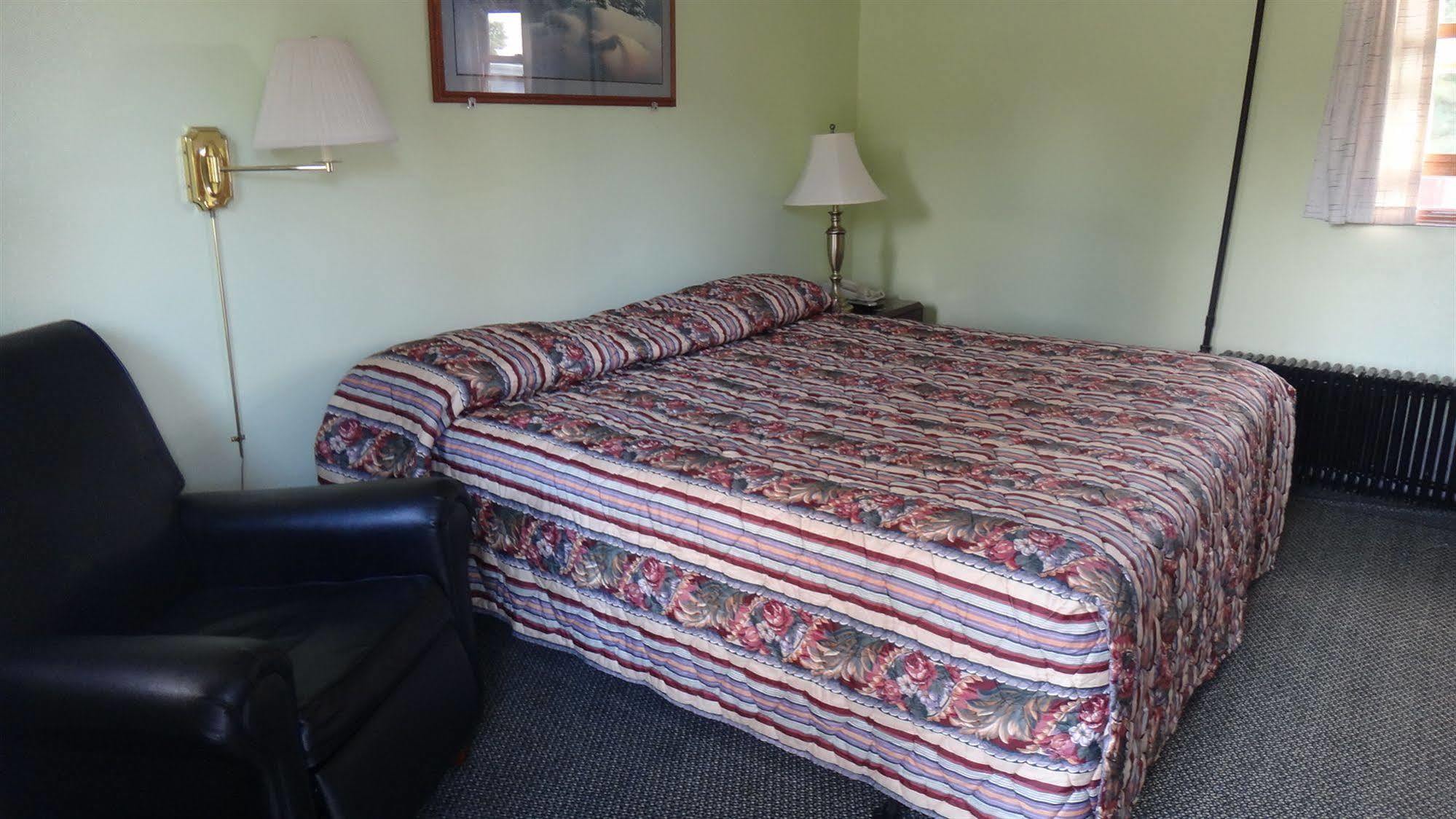 Pine Ridge Motel Dodgeville Dış mekan fotoğraf