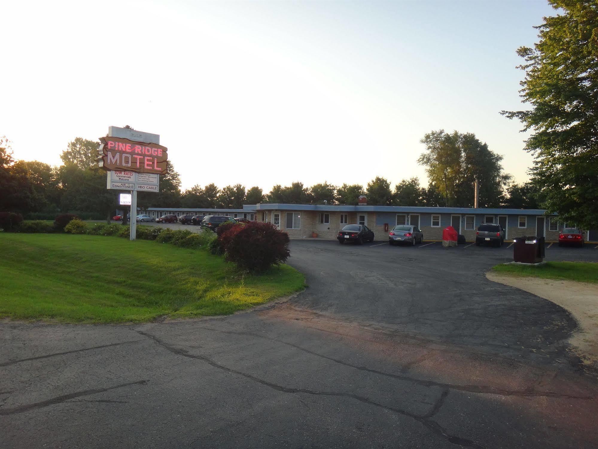Pine Ridge Motel Dodgeville Dış mekan fotoğraf