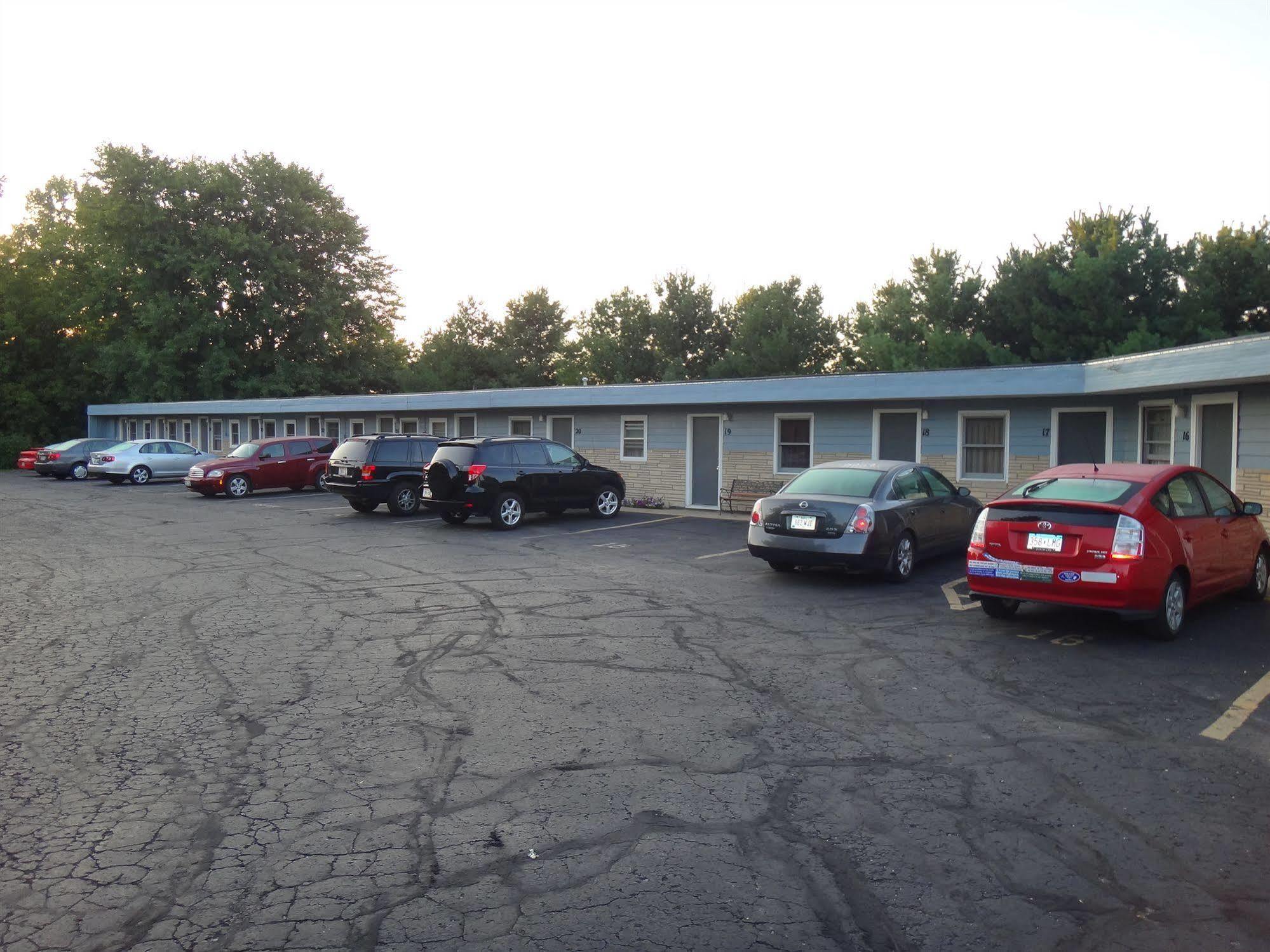 Pine Ridge Motel Dodgeville Dış mekan fotoğraf